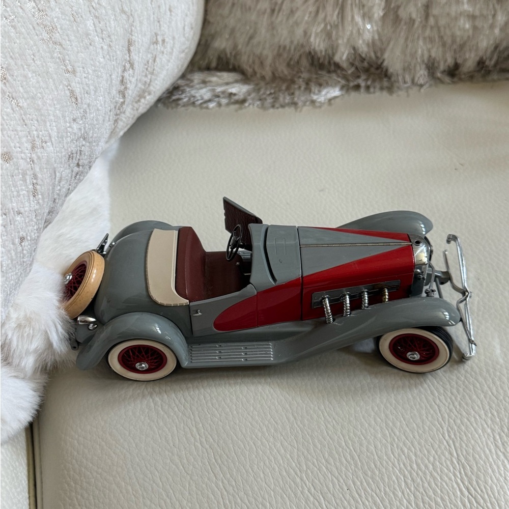 Vintage Gray Red Toy Car DANBURY MINT 1935 DUESENBERG SSJ SPEEDSTER 1:24
